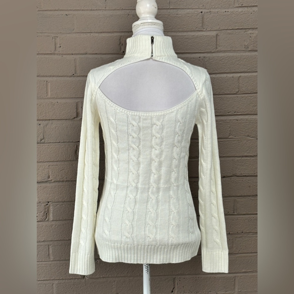 Venus  open back knit sweater M